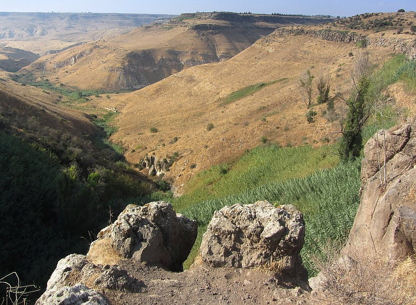 hippos-abgerutschte-reste-der-aquaducttrasse-bei-elal-fik